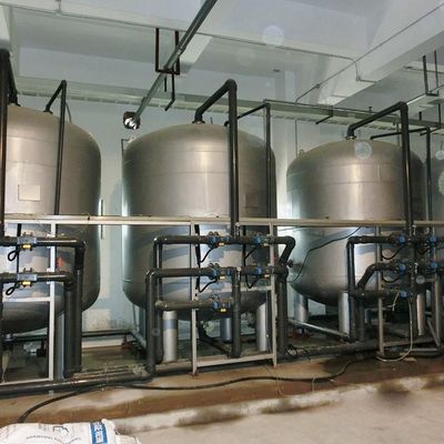 มัลติมีเดีย SS304 ถังกรองน้ำสำหรับเรซิ่นถ่านกัมมันต์ทรายควอตซ์