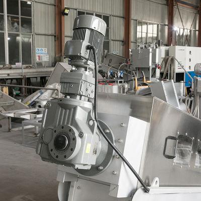 304 สแตนเลสเกลียวก้นหอย Dewatering เครื่องสกรูกดอุตสาหกรรมอัตโนมัติ