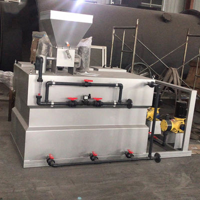 500L / H สามกล่องแบบบูรณาการ PAM ผงแห้งอุปกรณ์จ่ายยาอัตโนมัติบำบัดน้ำเสีย