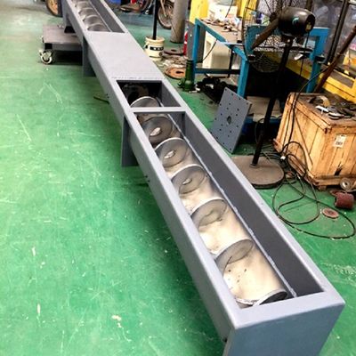 สายพานลำเลียงแบบสกรูรูปตัวยูไม่มีเพลาสำหรับกากตะกอนจากเมล็ดพืชปูนซีเมนต์คาร์บอนเถ้าคอนกรีต