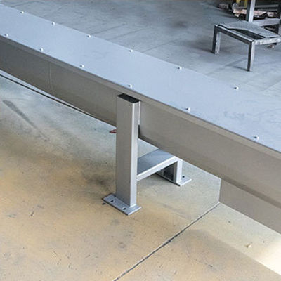 สายพานสกรูเหล็กกล้าคาร์บอนที่ปรับแต่งได้สายพานป้อนผงแห้งชนิด U ยาว 7 ม