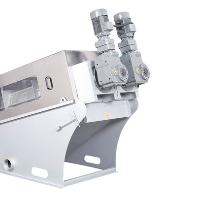 อุปกรณ์แยกกากตะกอนน้ำเสียแบบอัตโนมัติ 1,000-5000000L ในโรงงานปิโตรเคมี