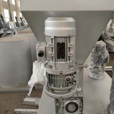 ระบบการจ่ายโพลิเมอร์พลังงานเคมีแห้ง 6000L สำหรับการบำบัดน้ำเสีย