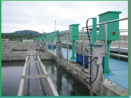 เครื่องขูดด้านล่างแบบลูกสูบใช้สำหรับสระน้ำเสียทรงสี่เหลี่ยม