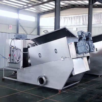 10m3 / H Sludge Dewatering Machine การกรองความเข้มข้นกดการแยกของเหลวที่เป็นของแข็ง Integrated Screw Stacker