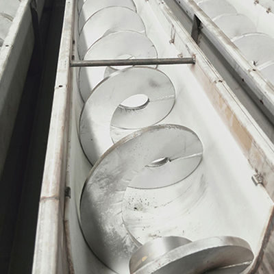 5t / H SS316 สายพานลำเลียงแบบสกรูไร้เพลาสำหรับโคลนสำหรับการบำบัดน้ำเสีย