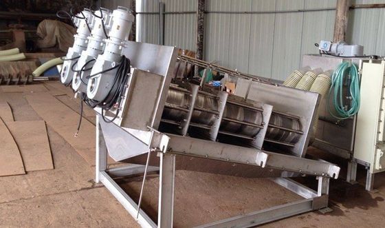 สามมอเตอร์ 300 เครื่องอัดตะกอนแบบเกลียวซ้อน Dewatering เกรดอุตสาหกรรม