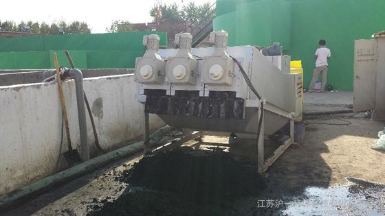 สามมอเตอร์ 300 เครื่องอัดตะกอนแบบเกลียวซ้อน Dewatering เกรดอุตสาหกรรม